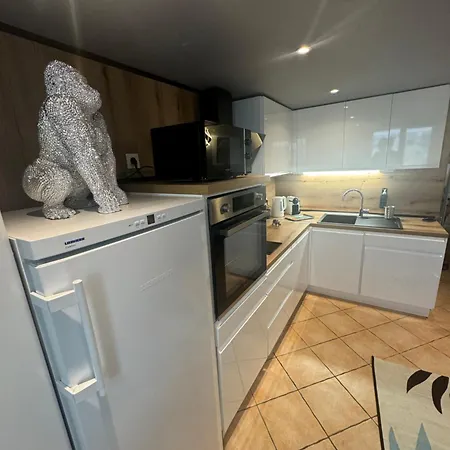 Appartement Duplex Proche Port De *